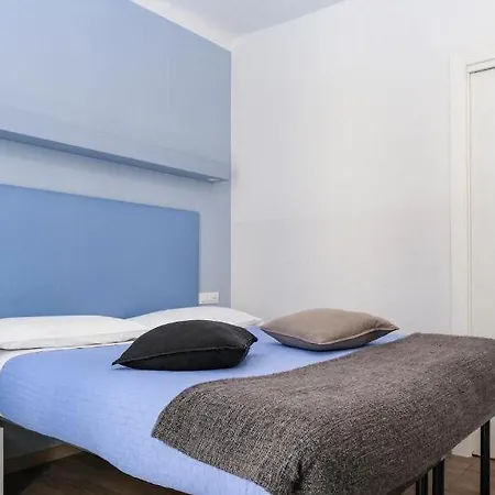 Lia Cinque Terre Wave