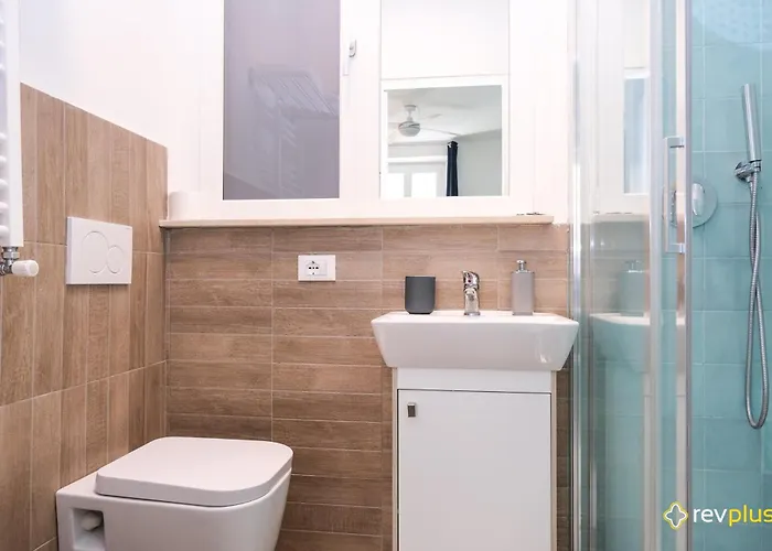 Lia Cinque Terre Wave