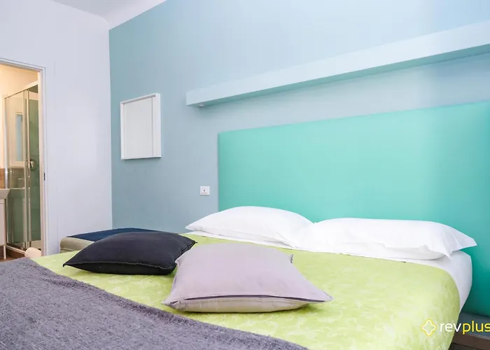 Lia Cinque Terre Wave 3*